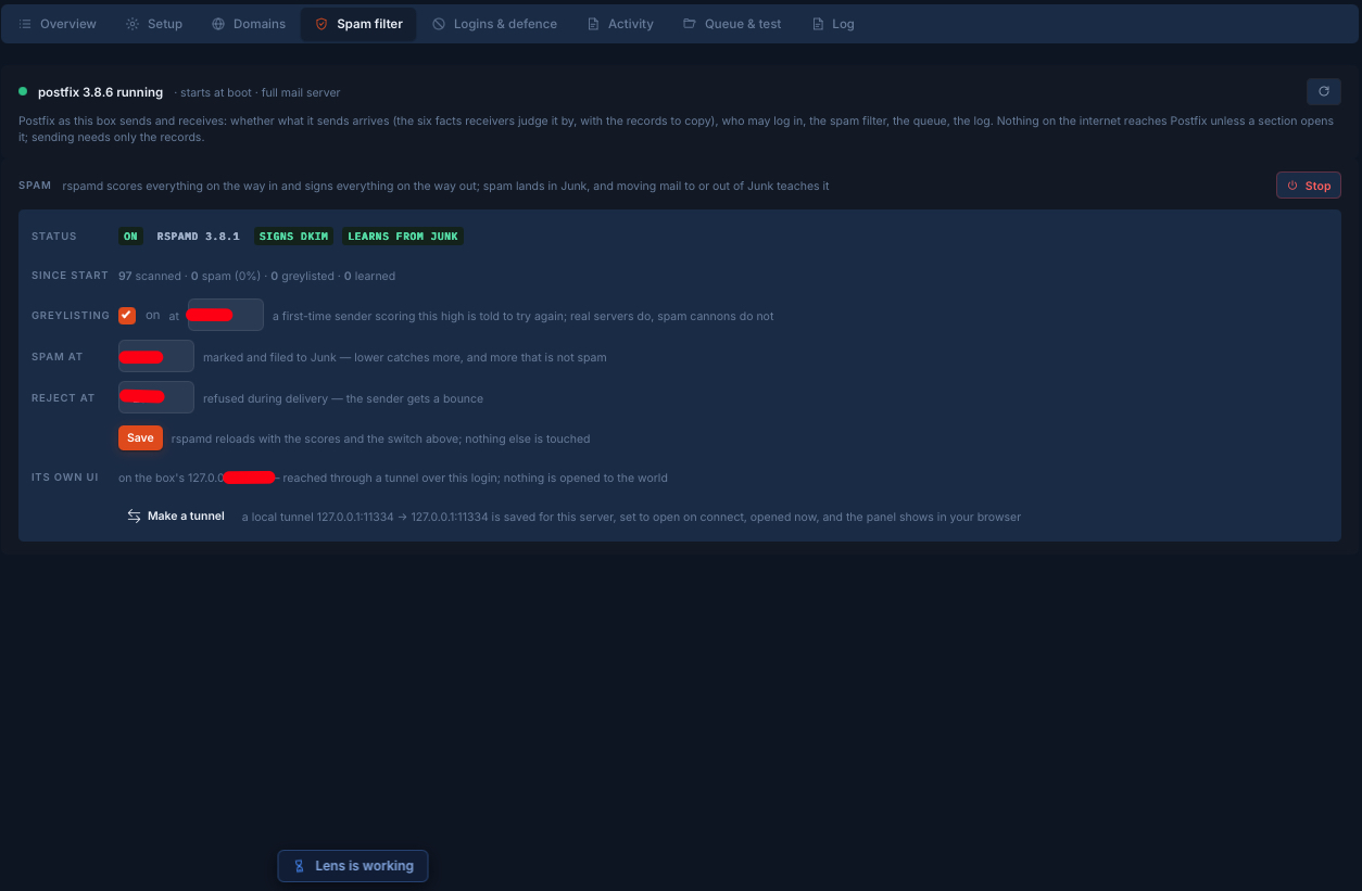 The spam filter tab of the mail server in LockFlare Vigia: rspamd on, signing DKIM and learning from Junk, with the greylisting, spam and reject scores, and its own panel reached through a tunnel